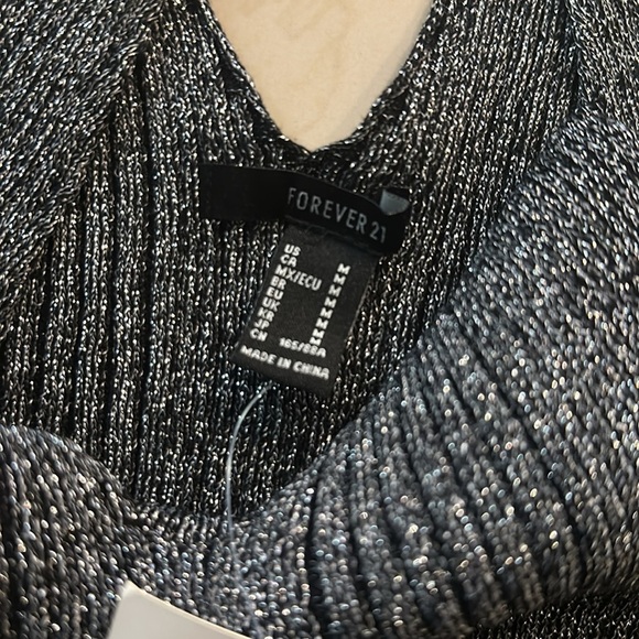 Forever 21 top Sz. M‎ - Picture 3 of 3